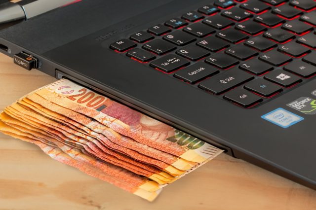 South african tech prices R200 notes