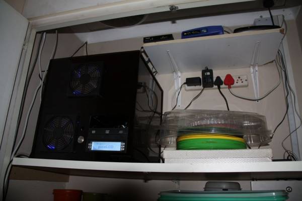 02_ServerRoom2.jpg