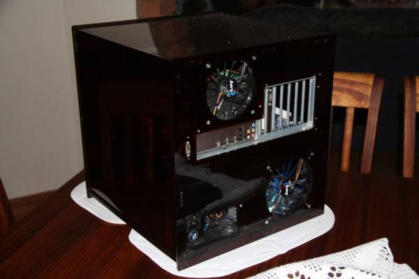08_ServerCaseBack.jpg