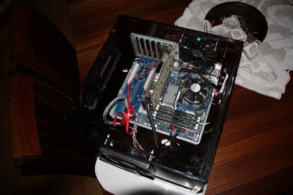 09_ServerCaseTopOpen.jpg