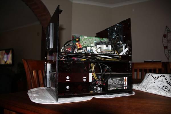 12_ServerCaseSidesOpen2.jpg