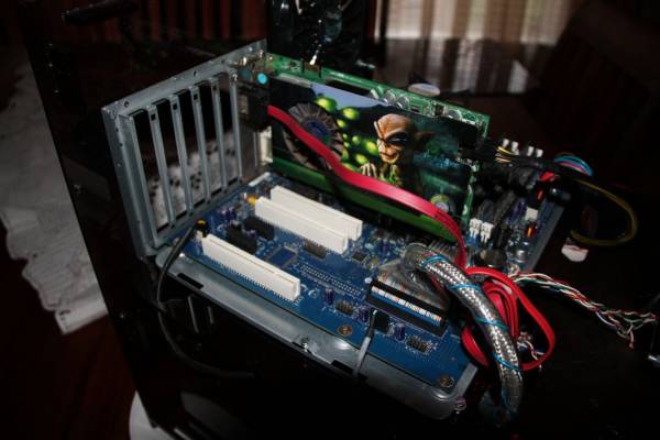 16_ServerCaseBackplane.jpg